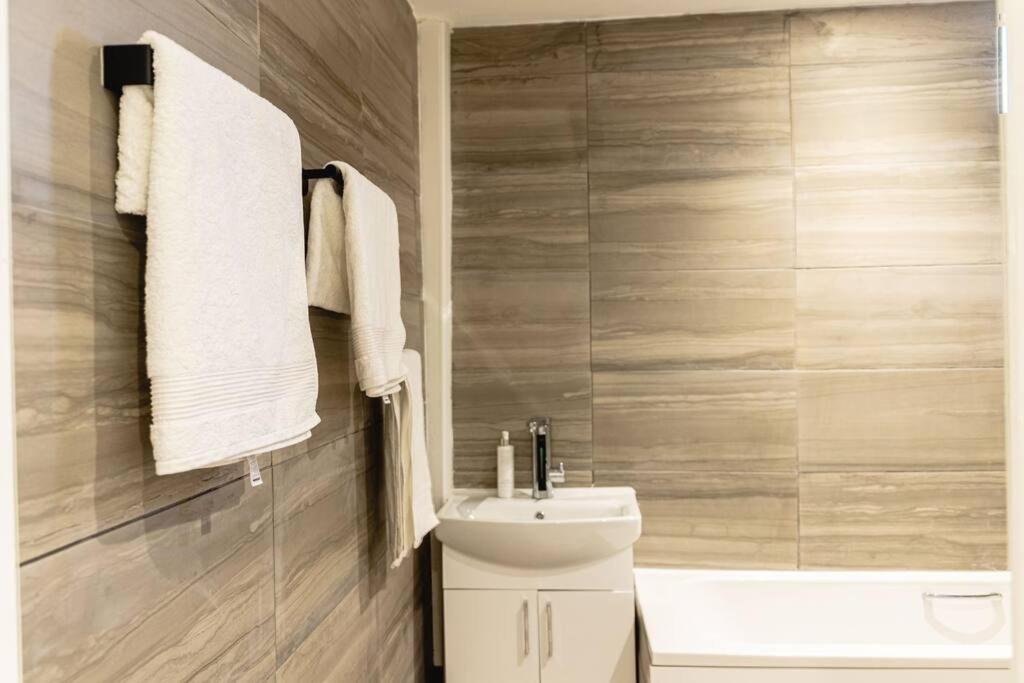 2 Bed With Free Parking Lägenhet London Exteriör bild