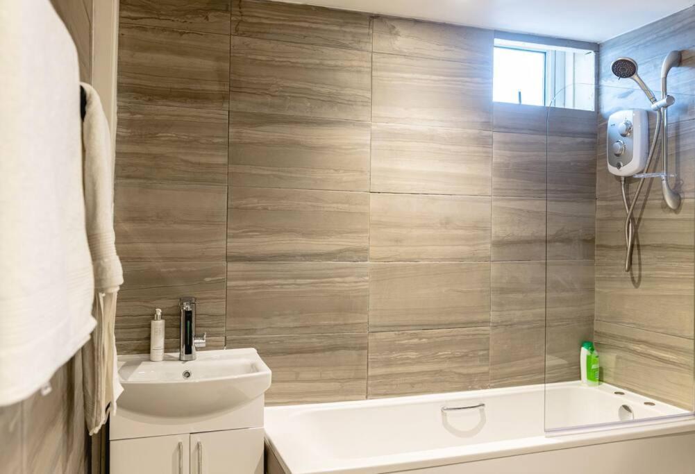 2 Bed With Free Parking Lägenhet London Exteriör bild